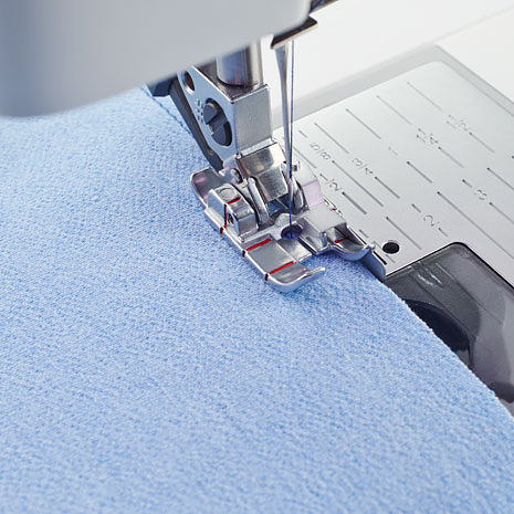 фото - 821063-096 PFAFF Лапка для стачивания деталей с припуском 1/4 дюйма с IDT (BCDEGJK)