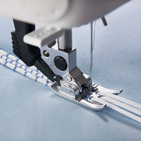 фото - 820920-096 PFAFF Лапка с 3-мя отв. для пришивания декор.шнуров (FGJ)